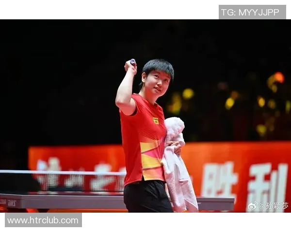 世界杯球星女友惊艳亮相足球场引热议 球迷纷纷点赞纷纷猜测背后故事